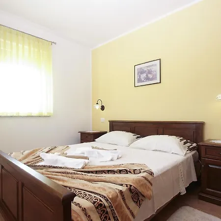 Semesterbostad Mit Privatpool Fuer 6 Personen Ca 70 Qm In Pula, Istrien Istrische Riviera *