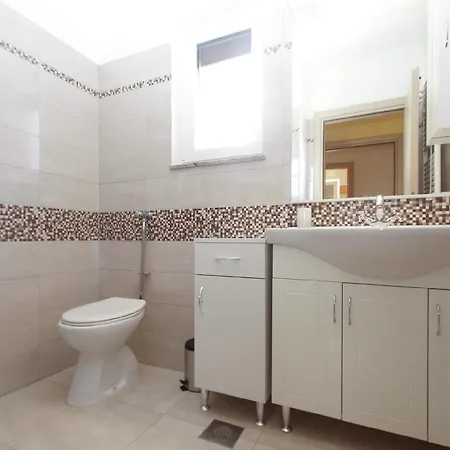 Mit Privatpool Fuer 6 Personen Ca 70 Qm In Pula, Istrien Istrische Riviera *