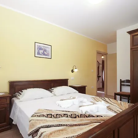 Mit Privatpool Fuer 6 Personen Ca 70 Qm In Pula, Istrien Istrische Riviera Feriehus *