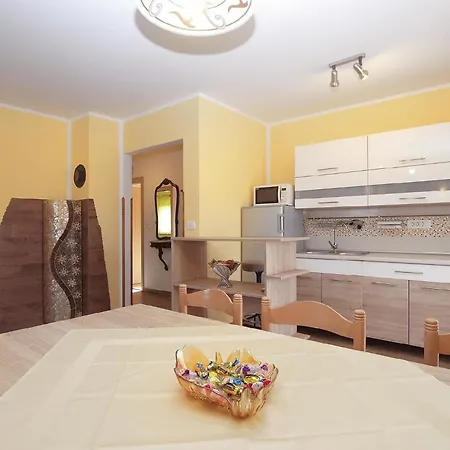 Mit Privatpool Fuer 6 Personen Ca 70 Qm In Pula, Istrien Istrische Riviera Pula