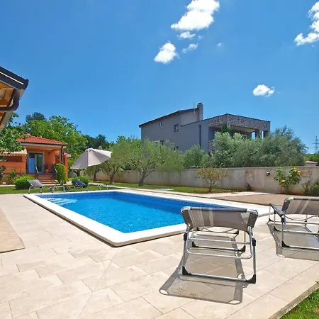 Mit Privatpool Fuer 6 Personen Ca 70 Qm In Pula, Istrien Istrische Riviera Feriehus Pula