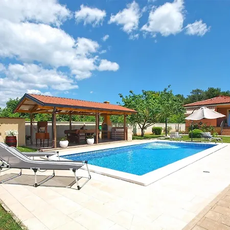 Mit Privatpool Fuer 6 Personen Ca 70 Qm In Pula, Istrien Istrische Riviera *