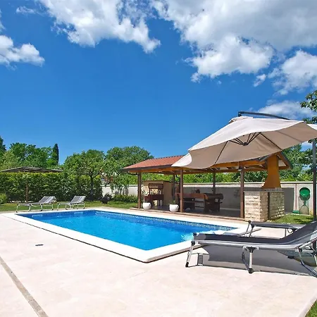 Mit Privatpool Fuer 6 Personen Ca 70 Qm In Pula, Istrien Istrische Riviera Feriehus *