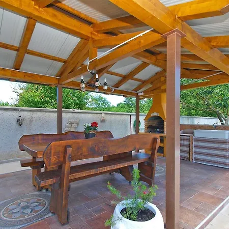 Mit Privatpool Fuer 6 Personen Ca 70 Qm In Pula, Istrien Istrische Riviera Feriehus
