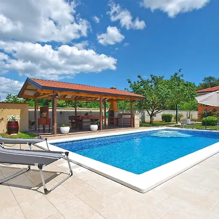 Mit Privatpool Fuer 6 Personen Ca 70 Qm In Pula, Istrien Istrische Riviera Feriehus *